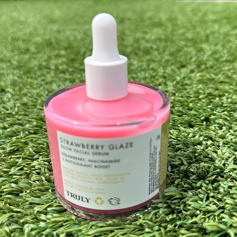 TRULY Strawberry Glaze Glow Facial Serum
